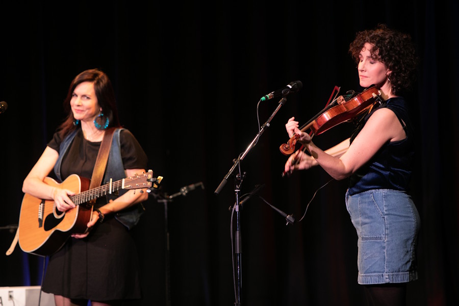 2025_Schick.Sisters _Stories_Acoustic_006.jpg